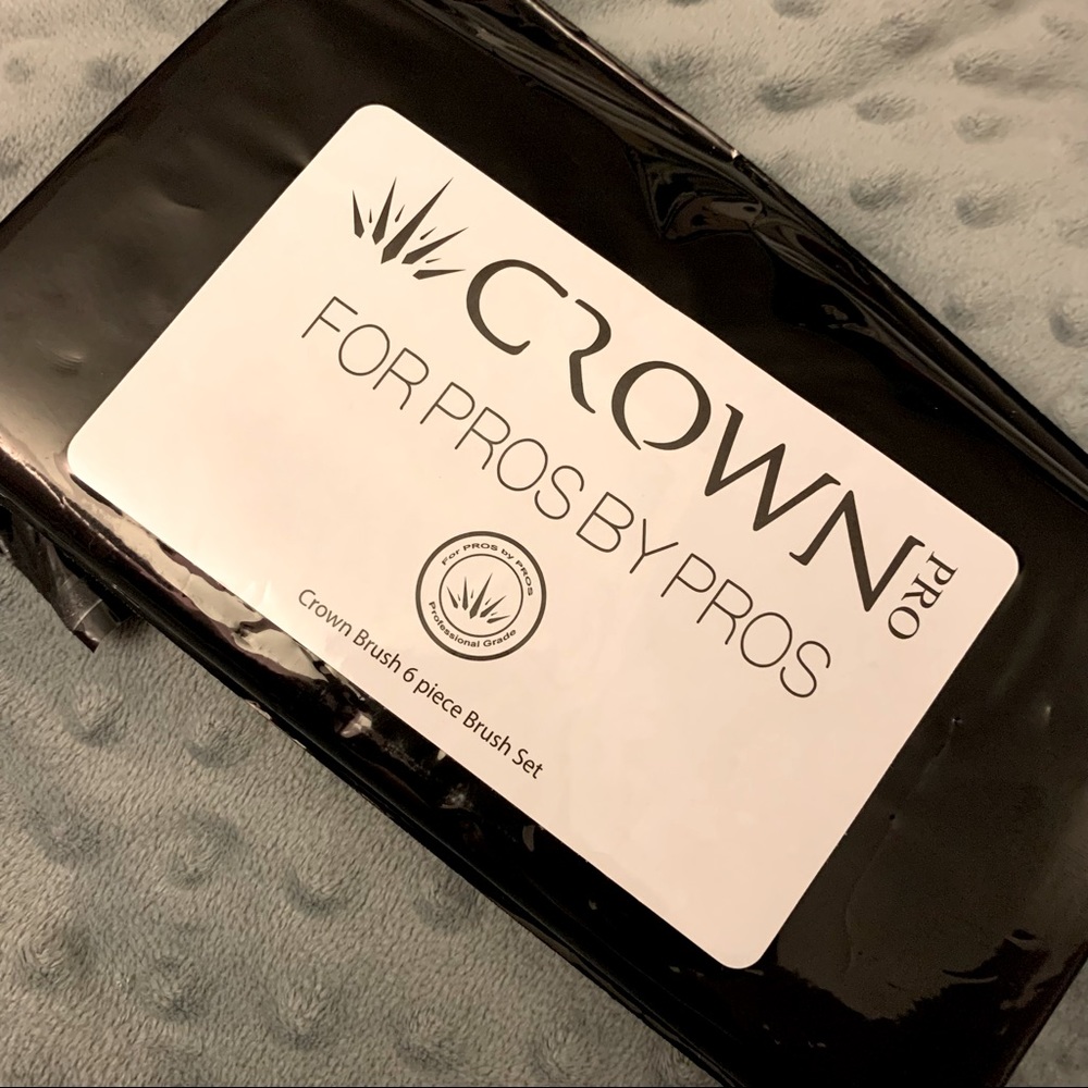 CROWN Pro Makeup Brush Set NIP